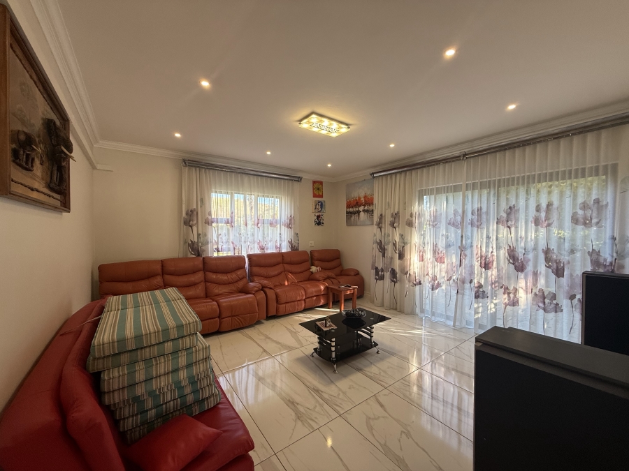5 Bedroom Property for Sale in The Islands Estates North West